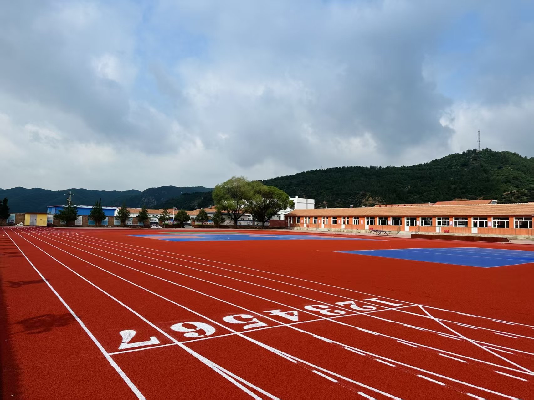 长治市自结纹塑胶跑道全塑型塑胶跑道 - 一站式服务